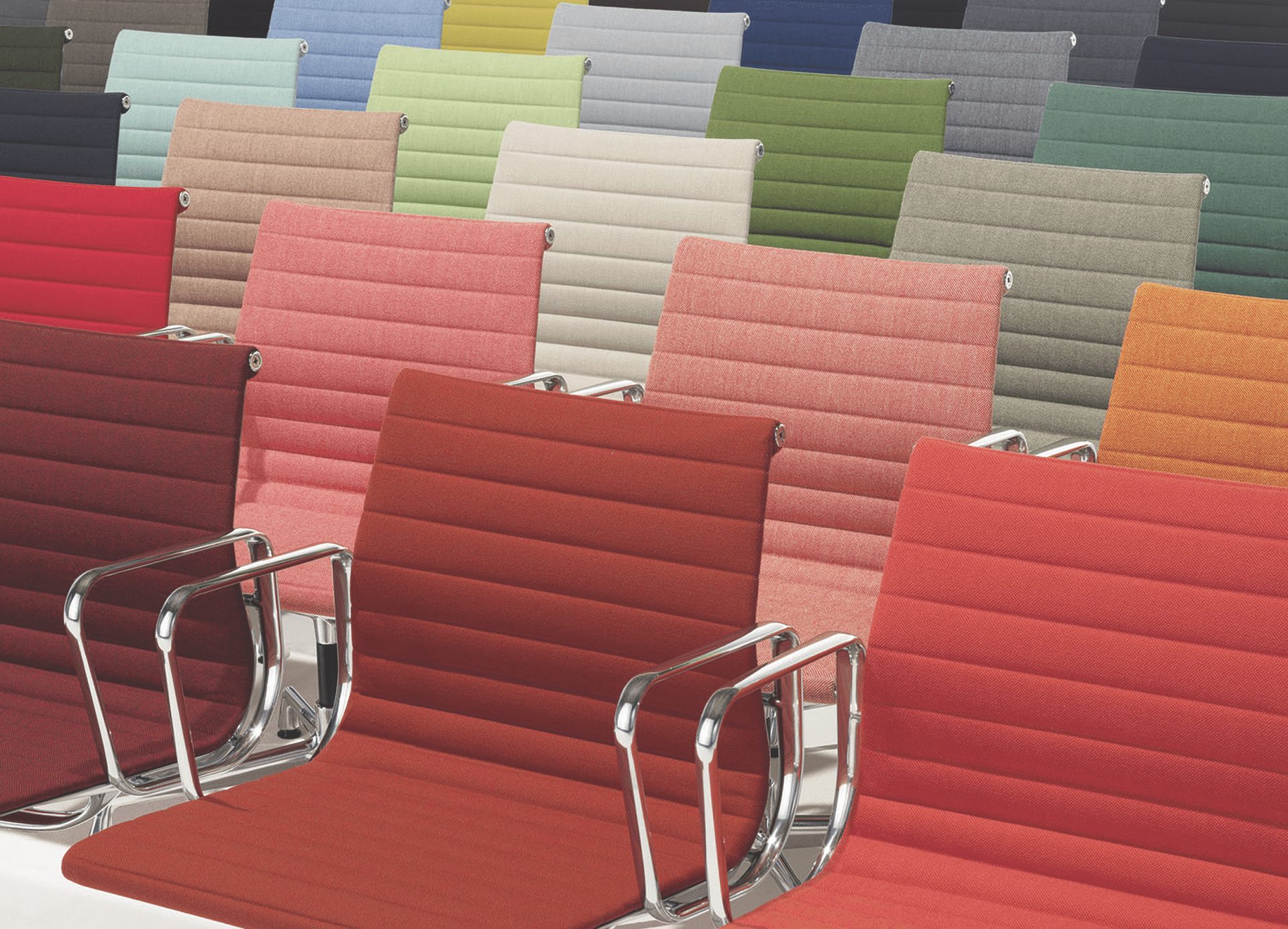 Charles and Ray Eames, Vitra, Aluminium Chair, OnOffice magazine