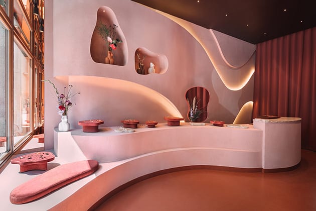 pink and terracotta jewellery shop design in warsaw - onofficemagazine.com