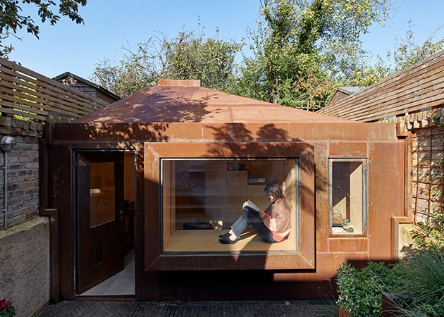 garden office with weathered steel cladding - onoffice