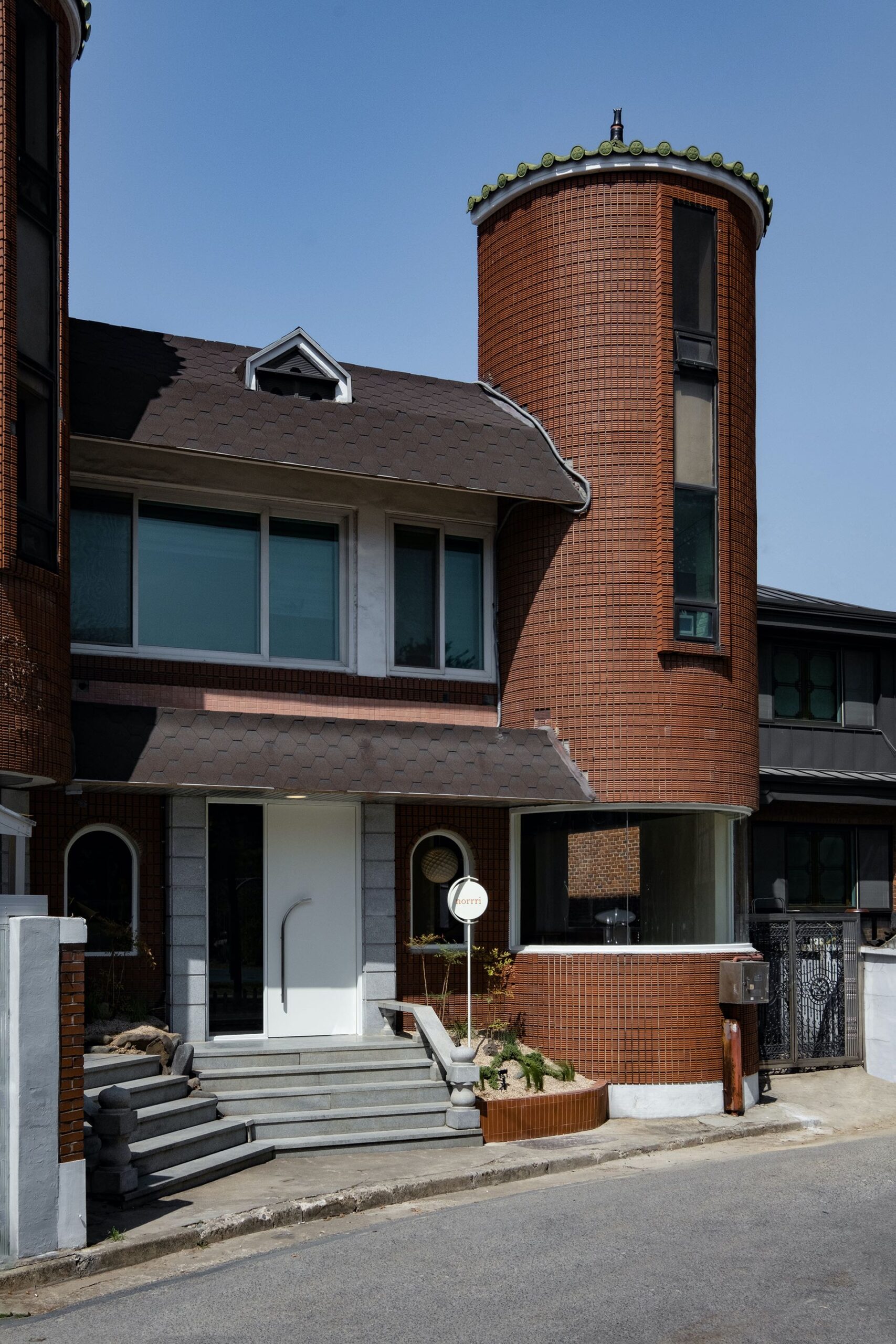 Atelier ah Cafe Norrri South Korea exterior building brick